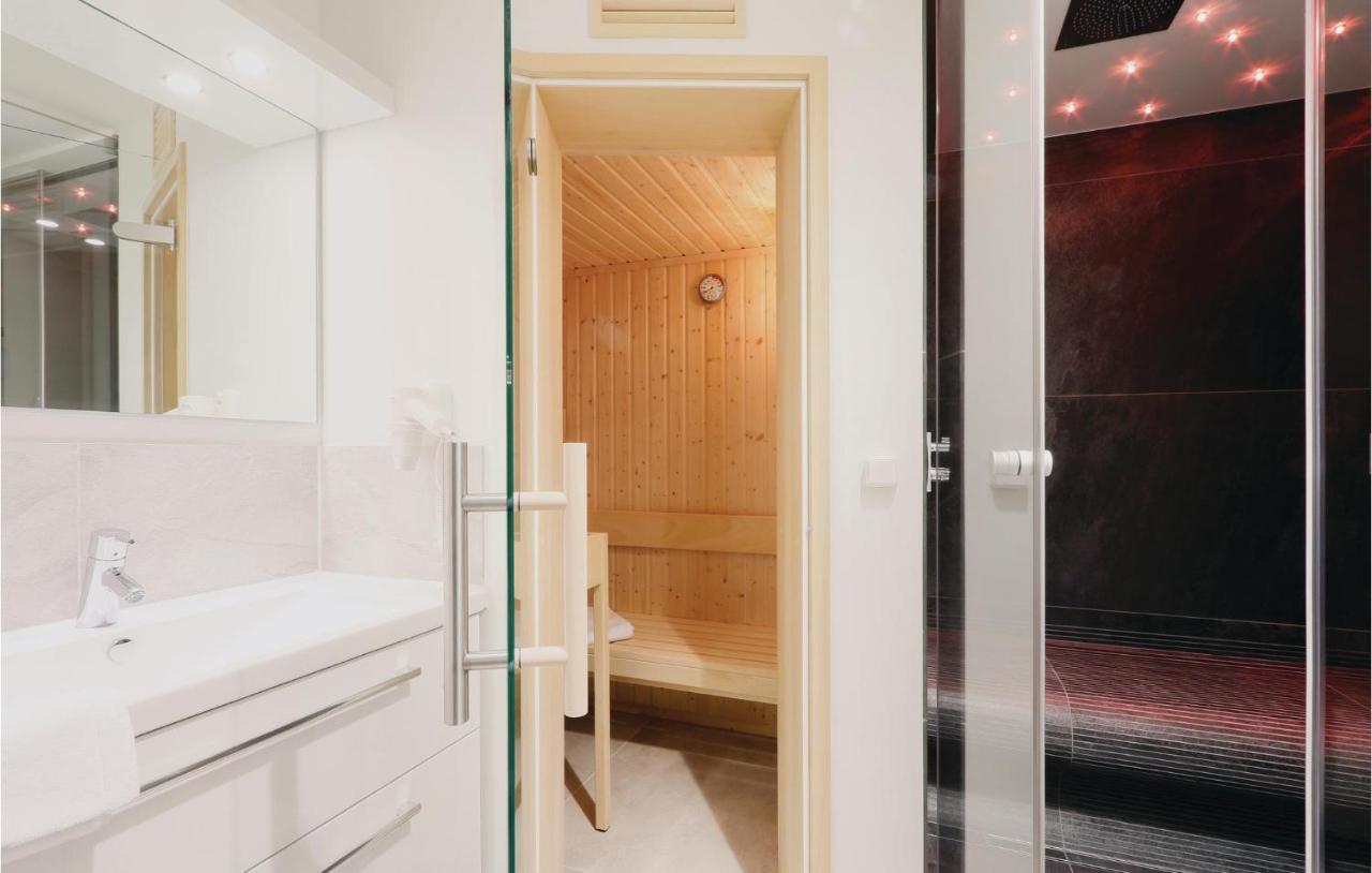 Nice Apartment In Luebeck Travemuende With Sauna ภายนอก รูปภาพ